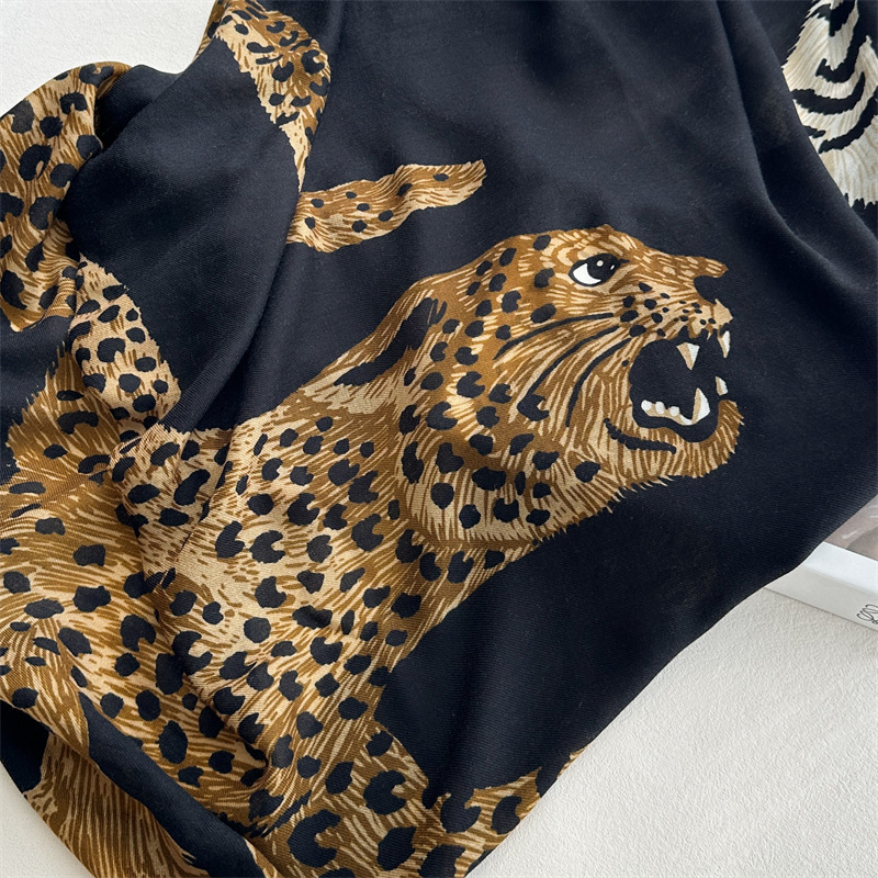 Lion Print Tassels Cashmere Lu - Winter Clothing Hong Kong 评论和价格